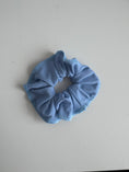 Carica l'immagine nel visualizzatore della galleria, Mesh Lilac Scrunchie
